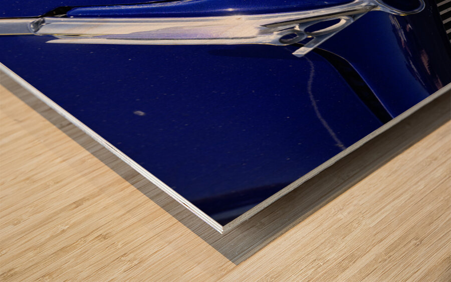 V8 Emblem Wood print